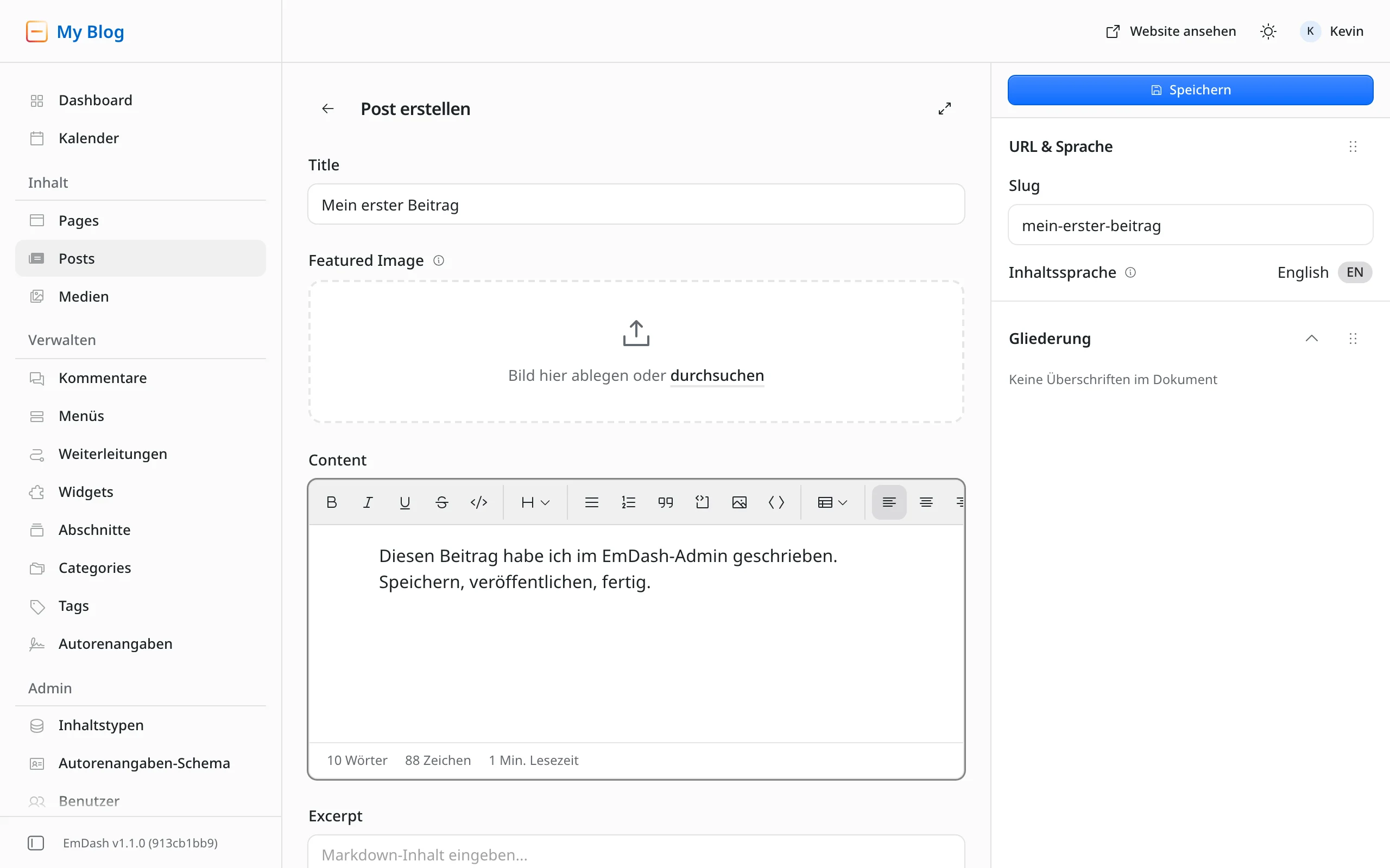 Der Editor für einen neuen Beitrag im EmDash-Admin. Links Titel, Featured Image und der Inhalt mit einer Werkzeugleiste für Fett, Überschriften, Listen, Zitate, Code, Bilder und Tabellen. Rechts der Knopf Speichern und der Bereich URL und Sprache mit dem Slug mein-erster-beitrag.