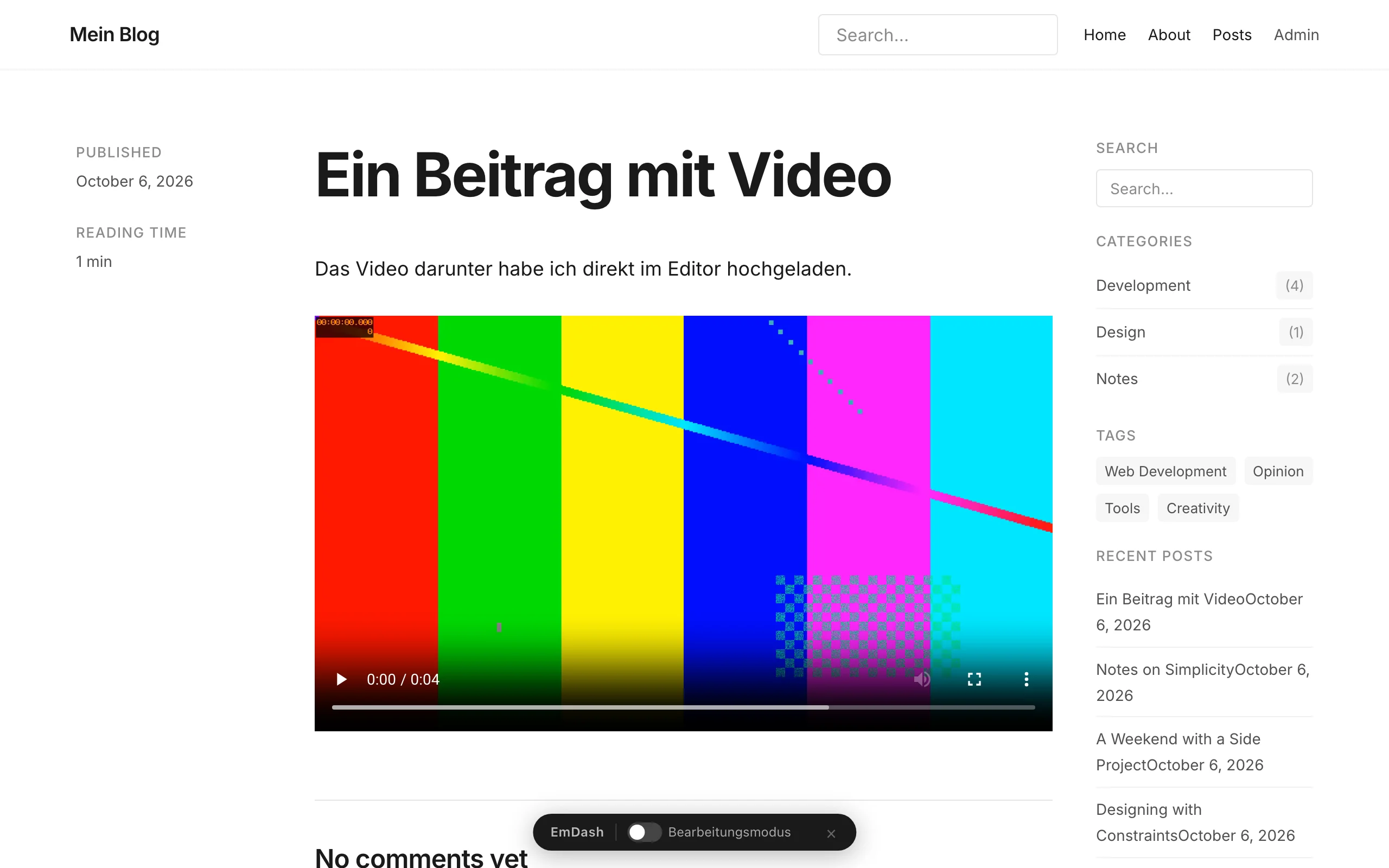 Ein veröffentlichter Beitrag „Ein Beitrag mit Video“ auf der Website der Blog-Vorlage. Unter dem Text ein Video mit Farbbalken und den Steuerelementen des Browsers, Laufzeit 0:04.