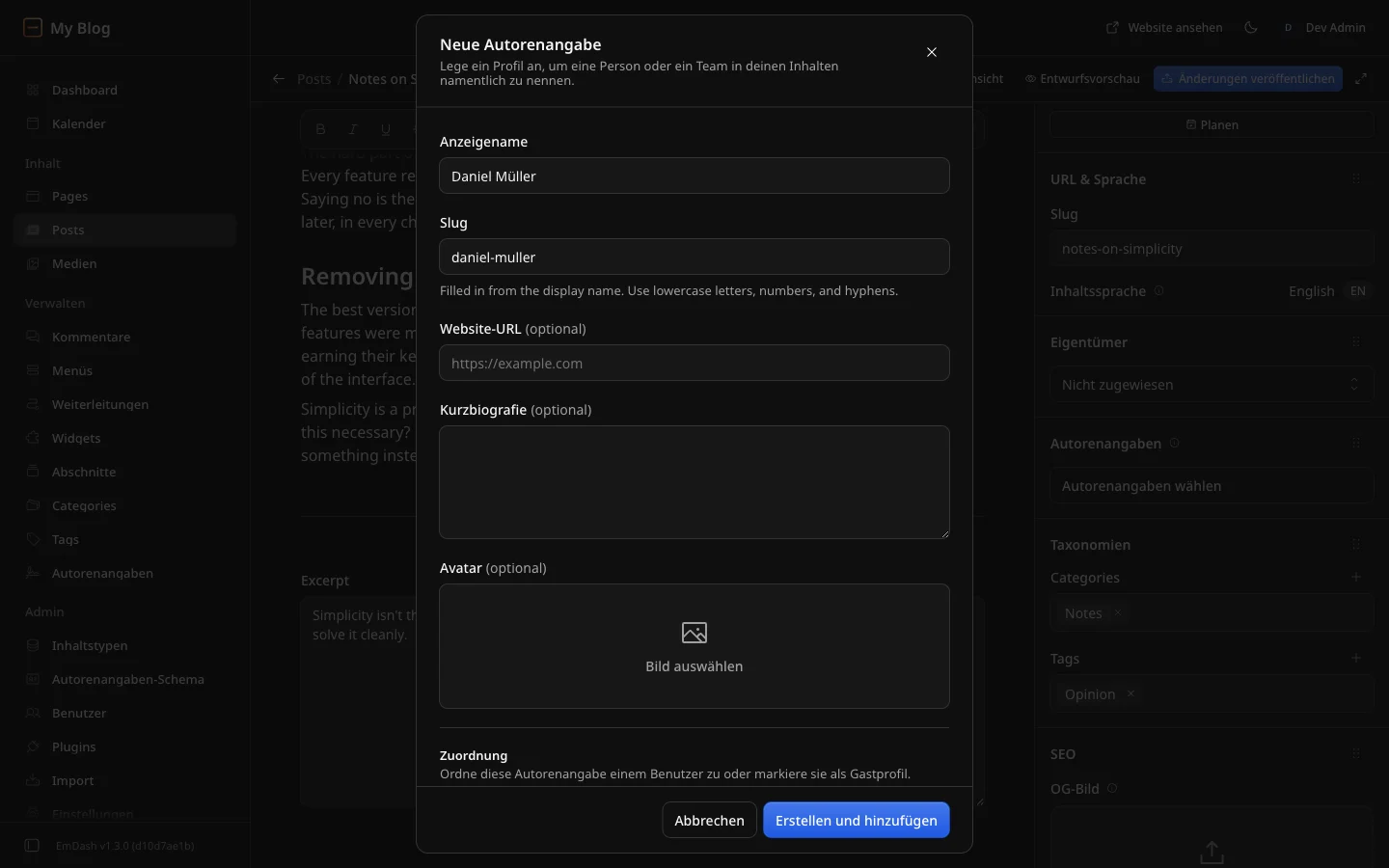 Der Dialog „Neue Autorenangabe“ über dem Editor von EmDash 1.3. Felder für Anzeigename, Slug, Website-URL, Kurzbiografie und Avatar, darunter der Abschnitt Zuordnung. Unten die Knöpfe Abbrechen und „Erstellen und hinzufügen“.